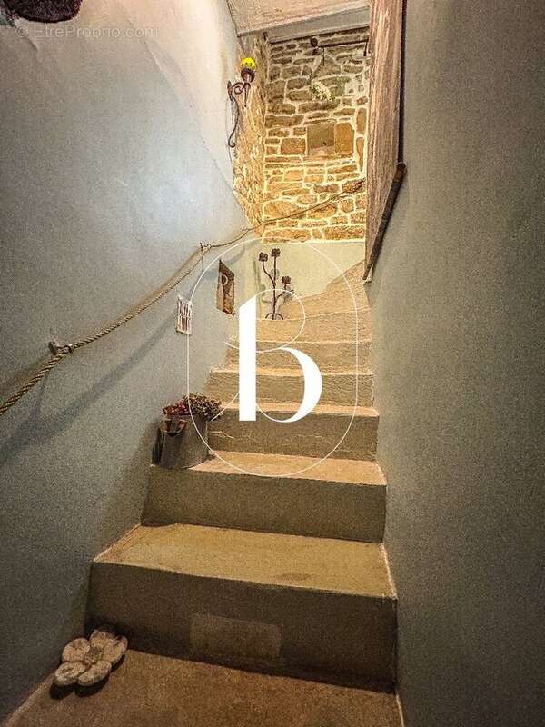 Maison à BARJAC