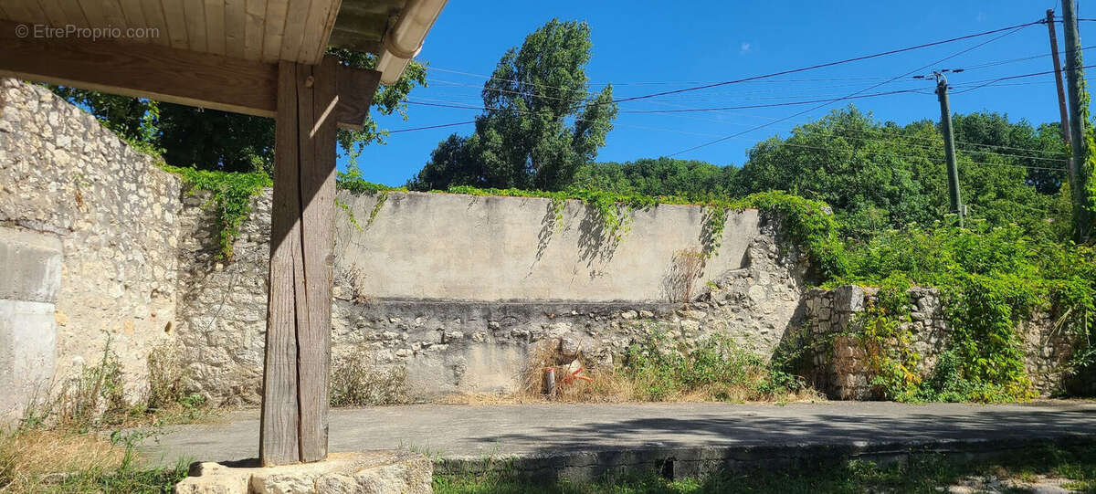 Propriété en pierre à rénover ? beau potentiel et environnement verdoyant à fauroux - photo 4