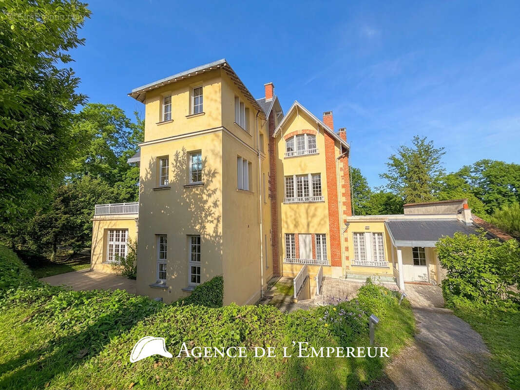 Demeure dans le Parc de la Malmaison, parcelle de 3 000 m2 - photo 4