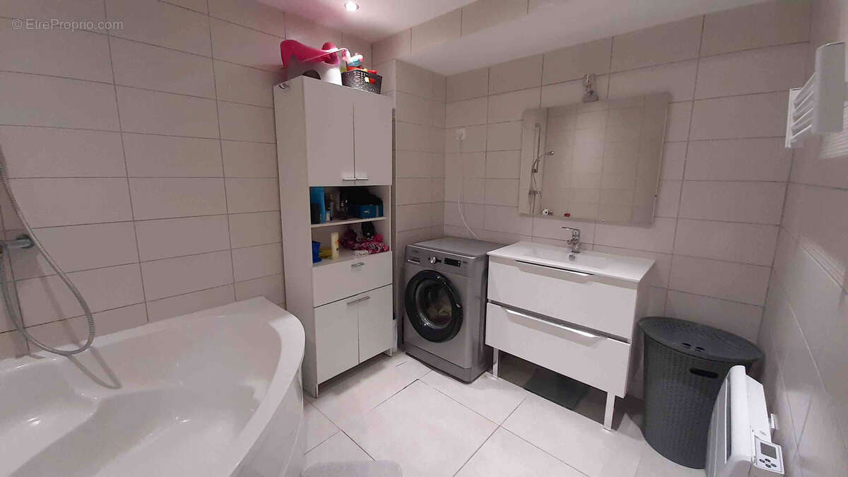 Appartement à UNIEUX