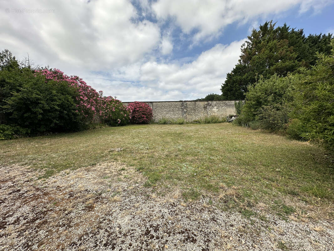Propriété en pierres, deux maisons et terrain - photo 23