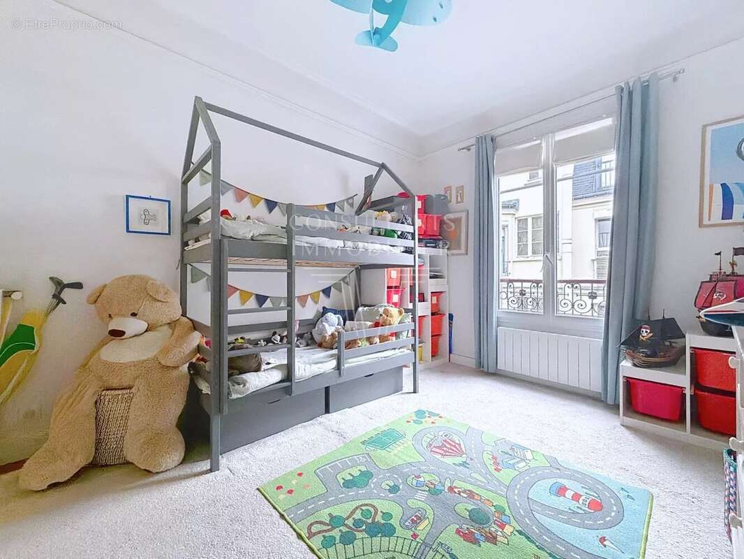 Appartement à PARIS-17E