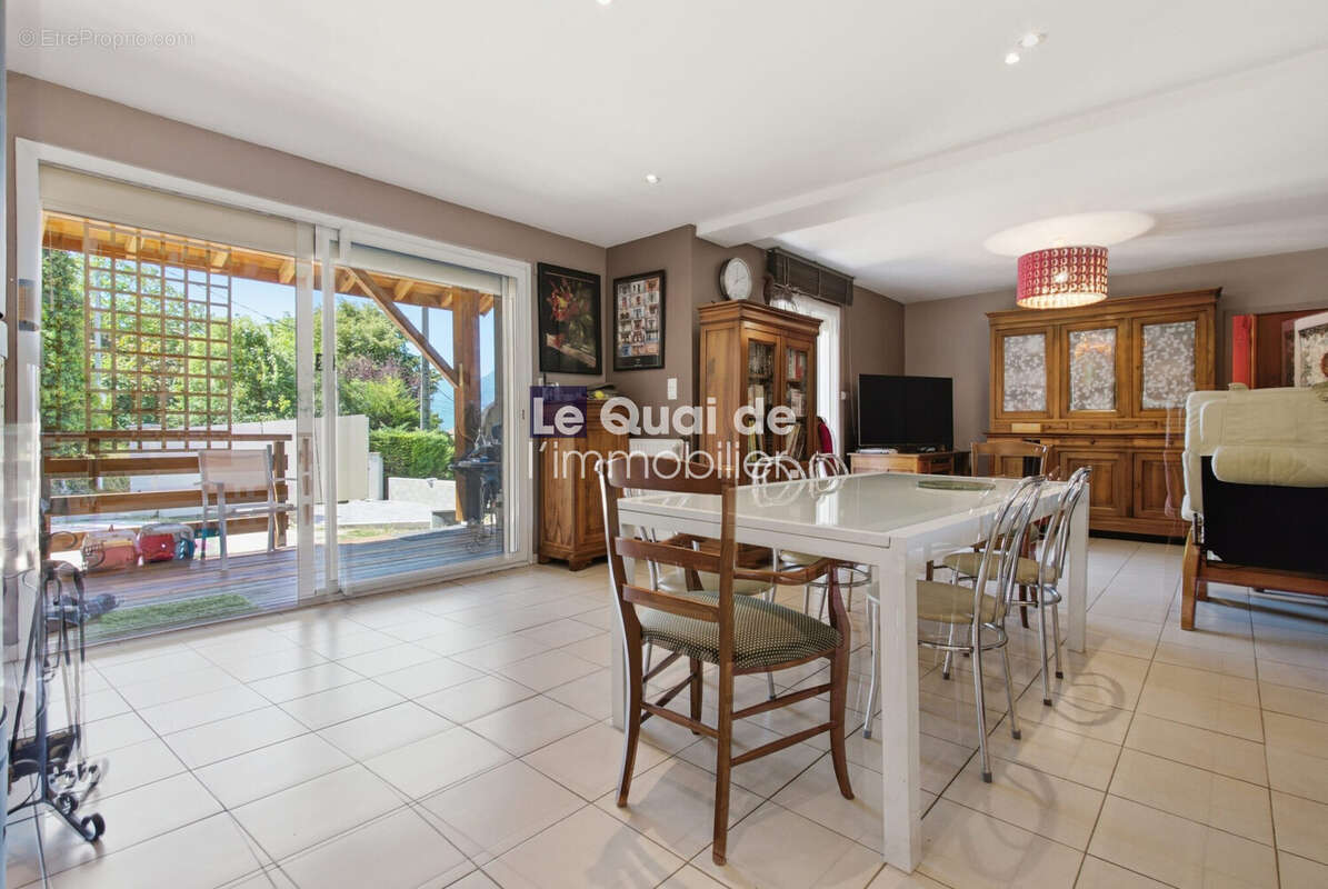Maison 196 m² à Saint-Martin-Le-Vinoux  - photo 5