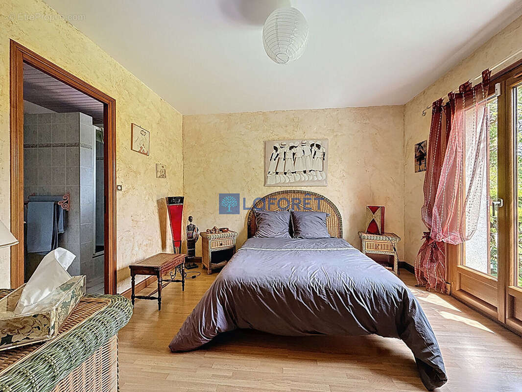 Maison à CONDE-SAINTE-LIBIAIRE