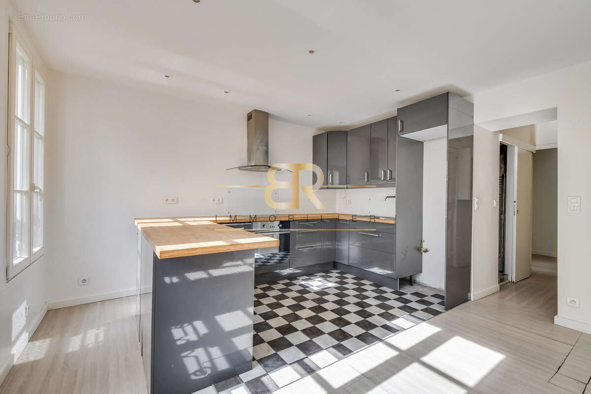 Appartement à PARIS-18E