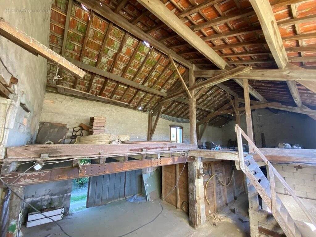 Maison à SAINT-CHRISTOLY-DE-BLAYE