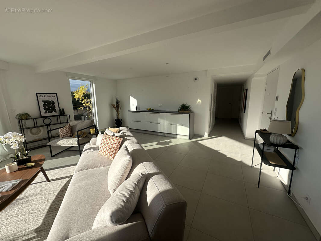 Appartement à SAINT-LAURENT-DU-VAR