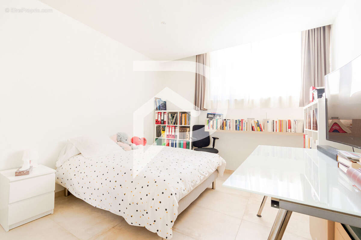 Appartement à MARSEILLE-5E