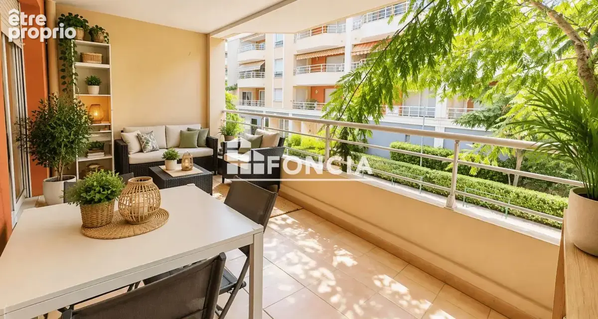 Saint-Raphaël — CENTRE VILLE à 5 mn des plages - T3 de 70 m² avec 46 m² d'extérieurs, DPE C, vendu avec garage et cave - photo 6