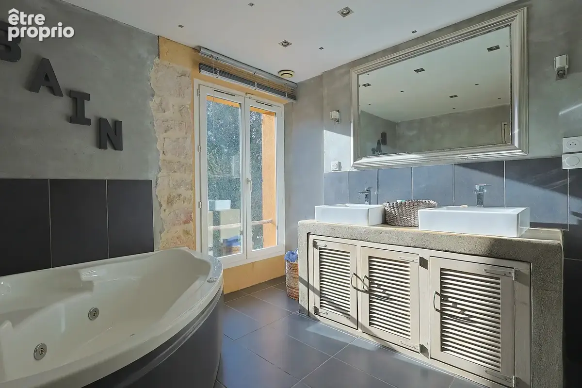 Exclusivité – vallauris – ancienne bergerie rénovée – 193 m² – 5 chambres – piscine - photo 36