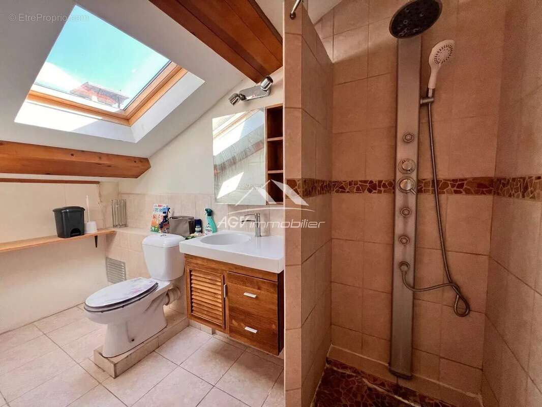 Appartement à VEZENOBRES