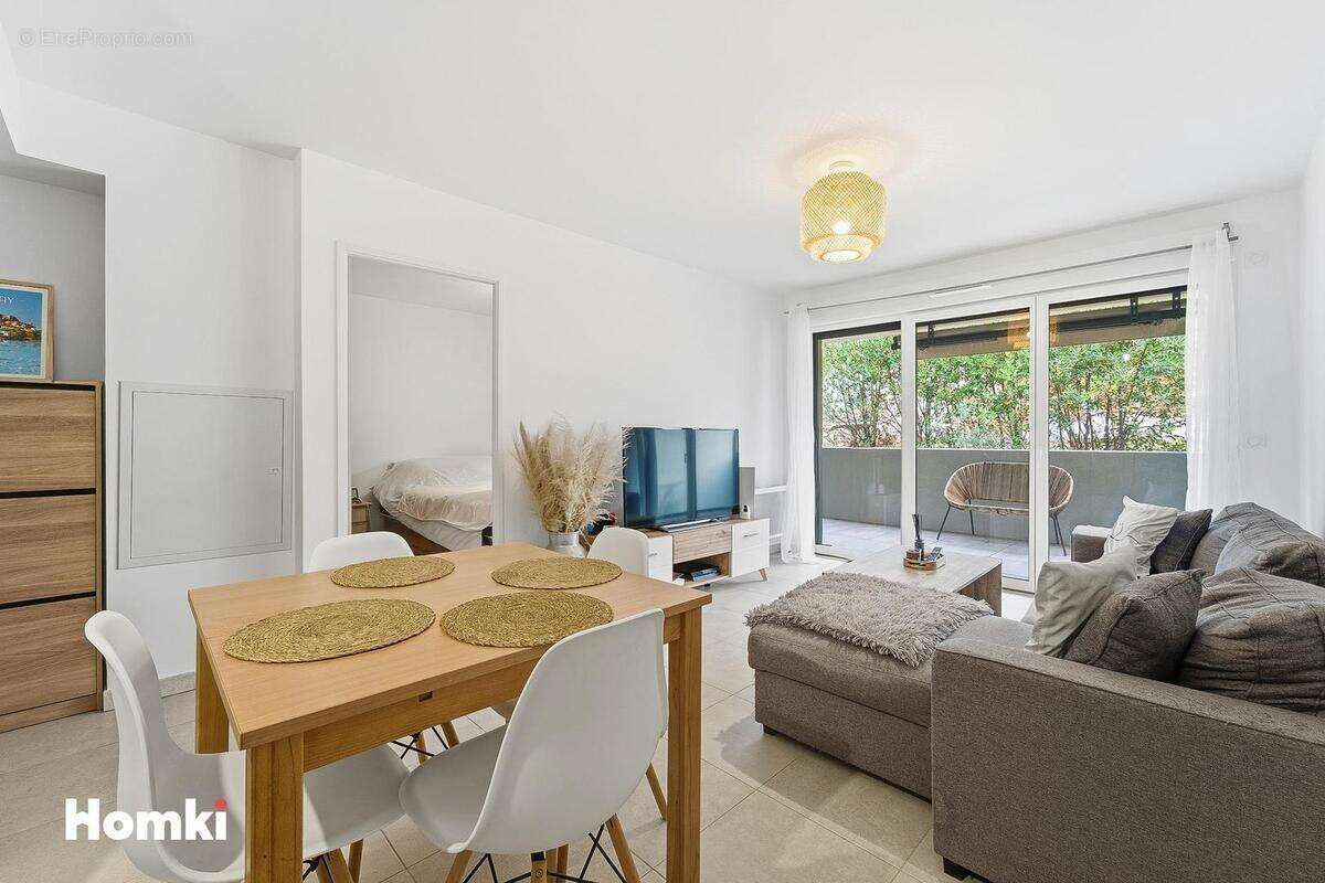 Appartement à SAINT-LAURENT-DU-VAR