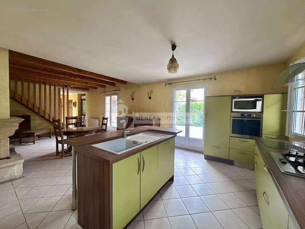 Maison au centre du village de Fontvieille - photo 4