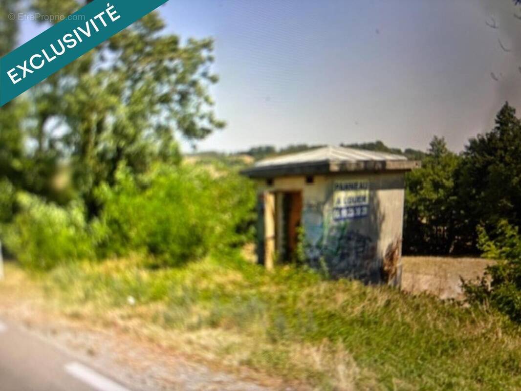 Photo 1 - Parking à SAINT-JEAN-DE-BOURNAY