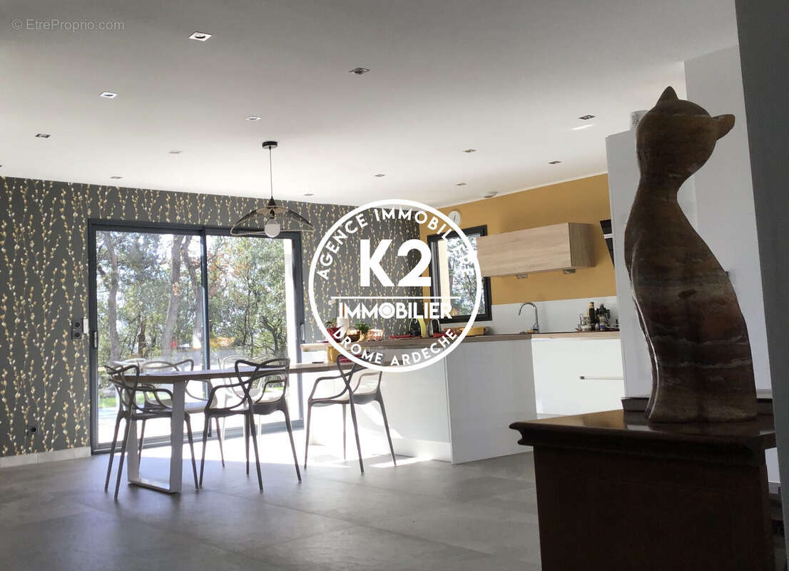 Maison à MONTELIMAR