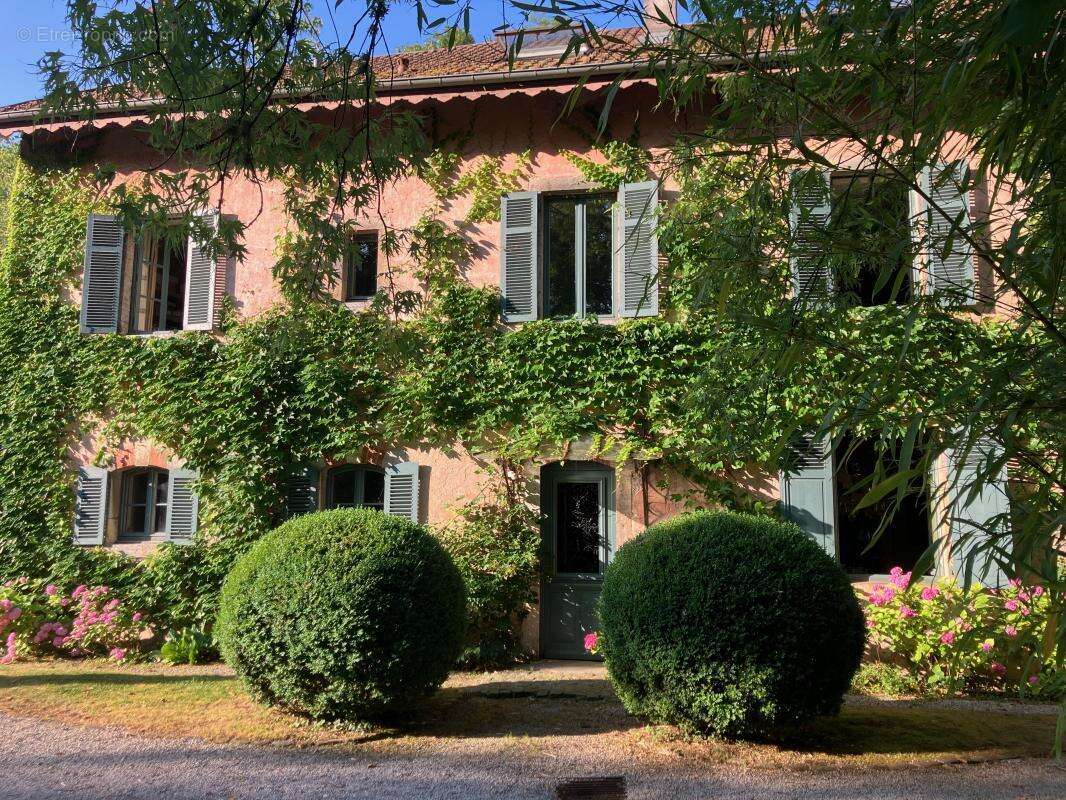 Maison 370 m² à Besancon  - photo 2