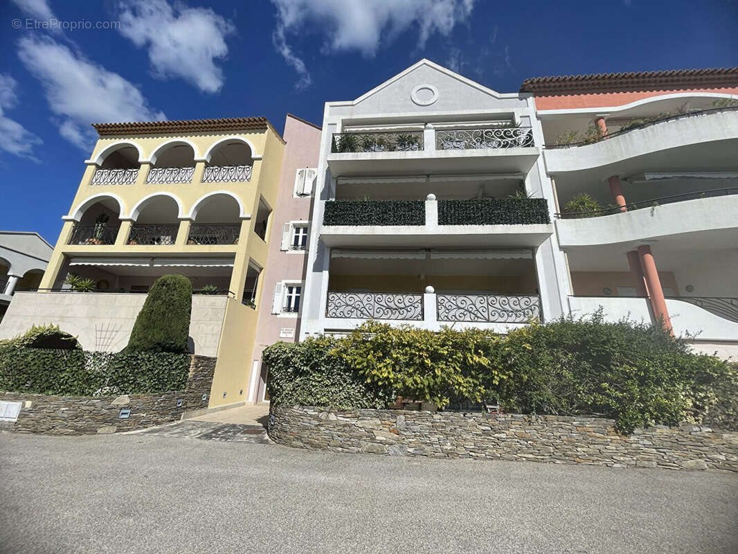 Appartement à SAINT-CYR-SUR-MER