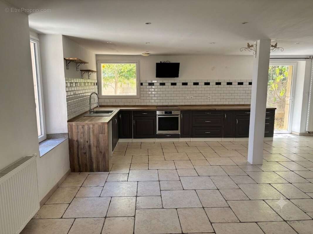 Maison 213 m² à Romans-Sur-Isere  - photo 3