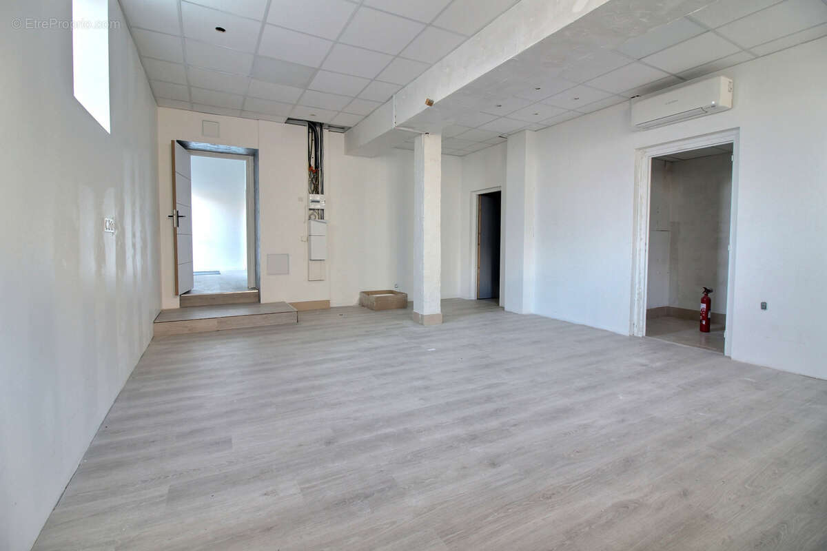 Commerce à VAUGNERAY