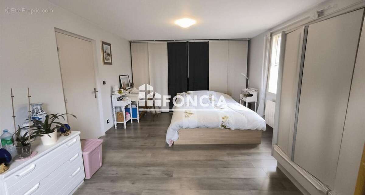 Maison à NAZELLES-NEGRON