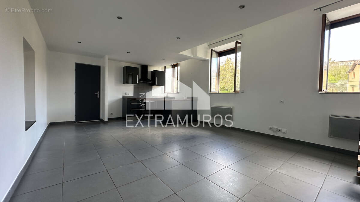 Appartement à L'ARBRESLE