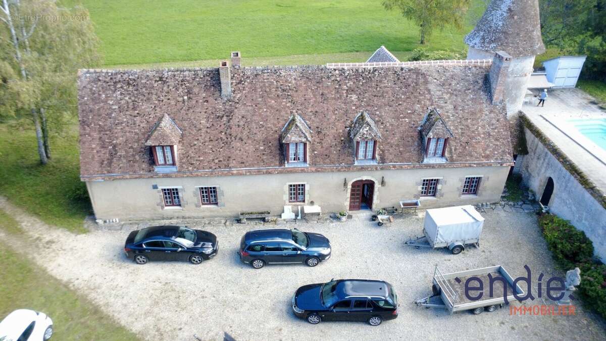 Maison à LE VEURDRE
