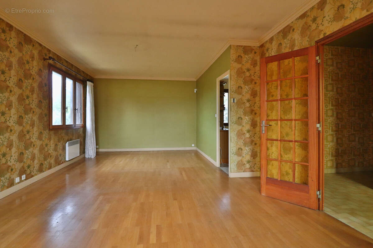 Maison à LA TOUR-DE-SALVAGNY