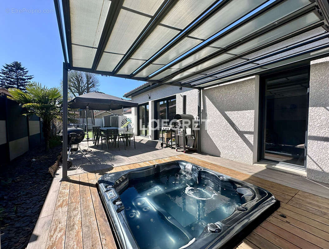 Maison à NEUVILLE-LES-DAMES