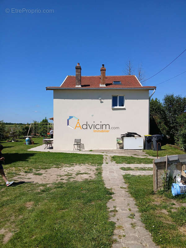 Maison à SAINT-DENIS-LES-REBAIS