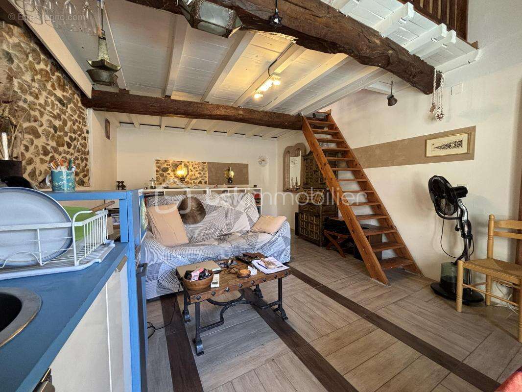  Maison de village – Calme absolu, autonomie énergétique et charme unique - photo 8