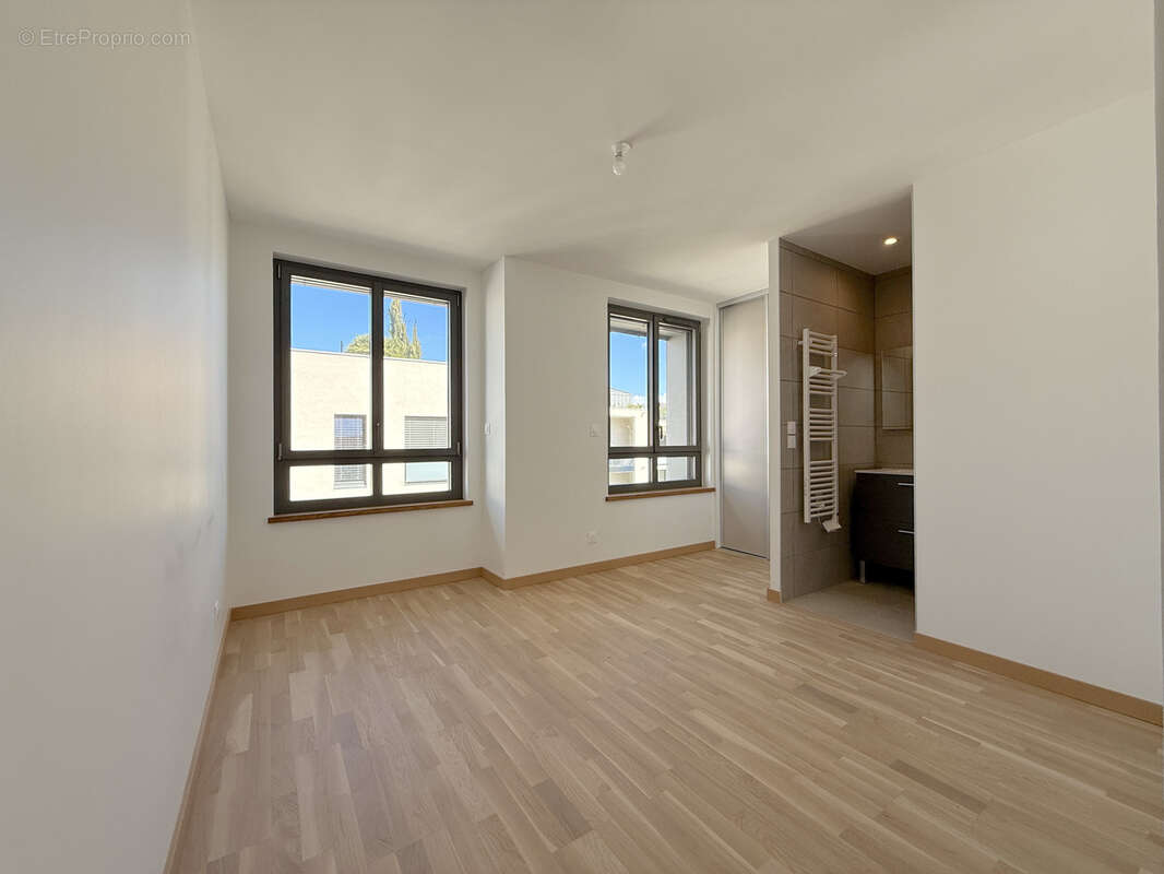 Appartement à LA TOUR-DE-SALVAGNY