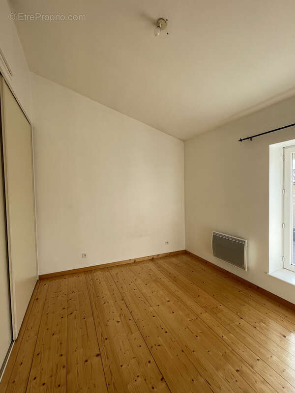 Appartement à LA TOUR-DE-SALVAGNY