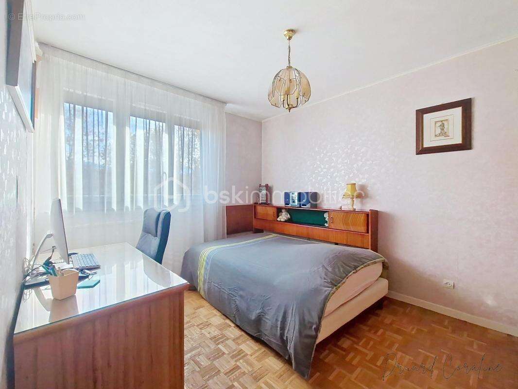 Appartement à LE PONT-DE-CLAIX