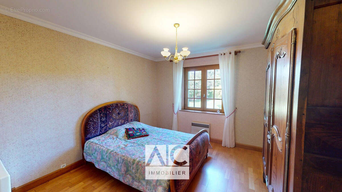 Maison à SAINTE-TREPHINE