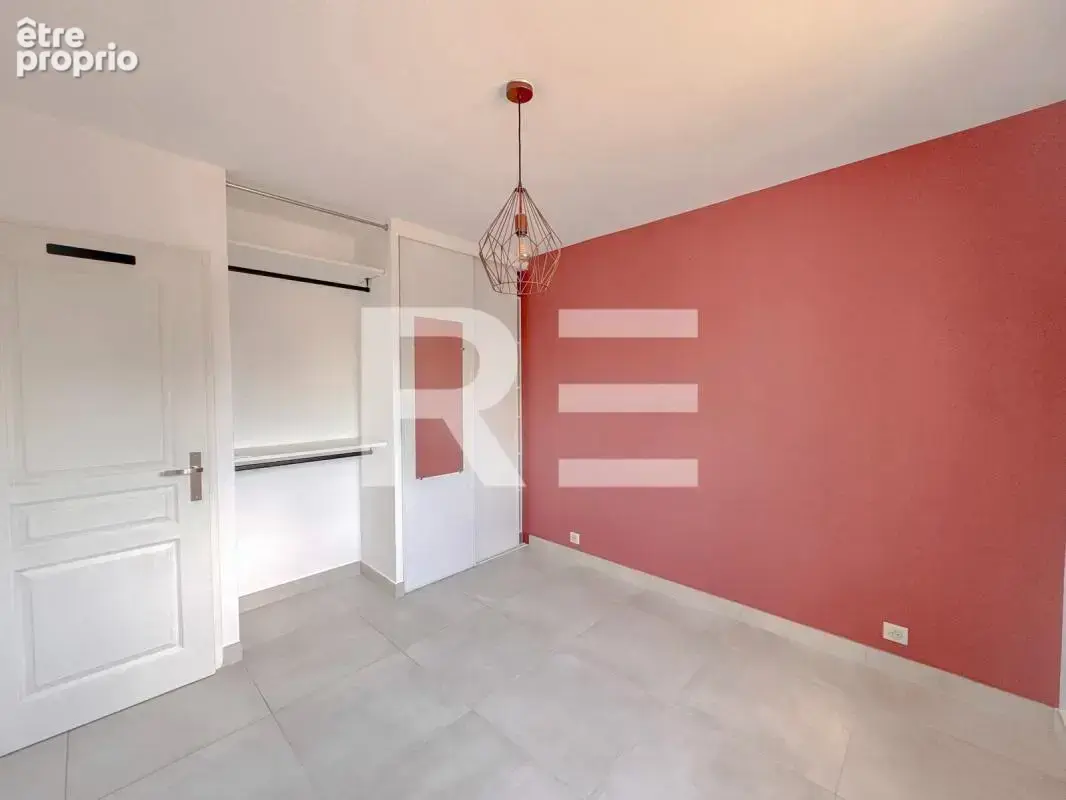 Bellegarde – villa plain-pied, piscine & jardin 1 000 m² - photo 10