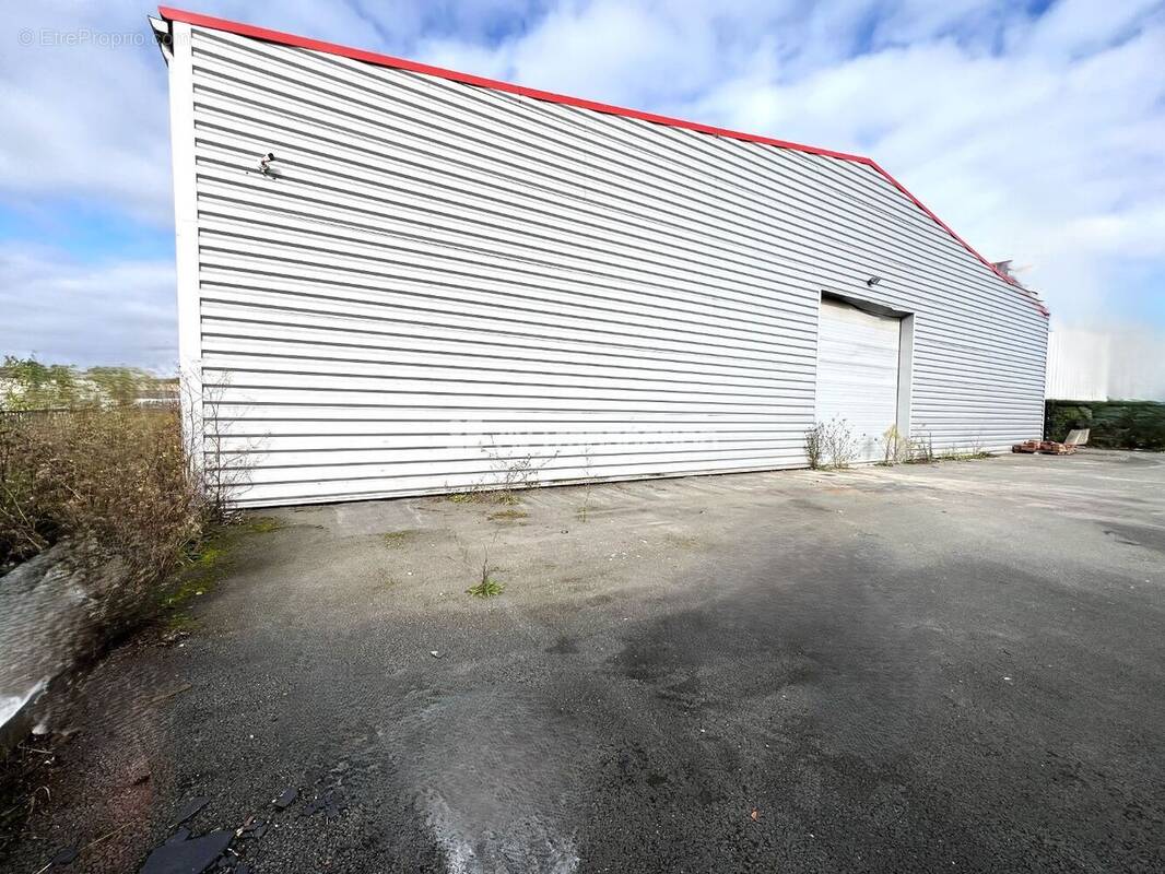 855 m² à Caen  - photo 4