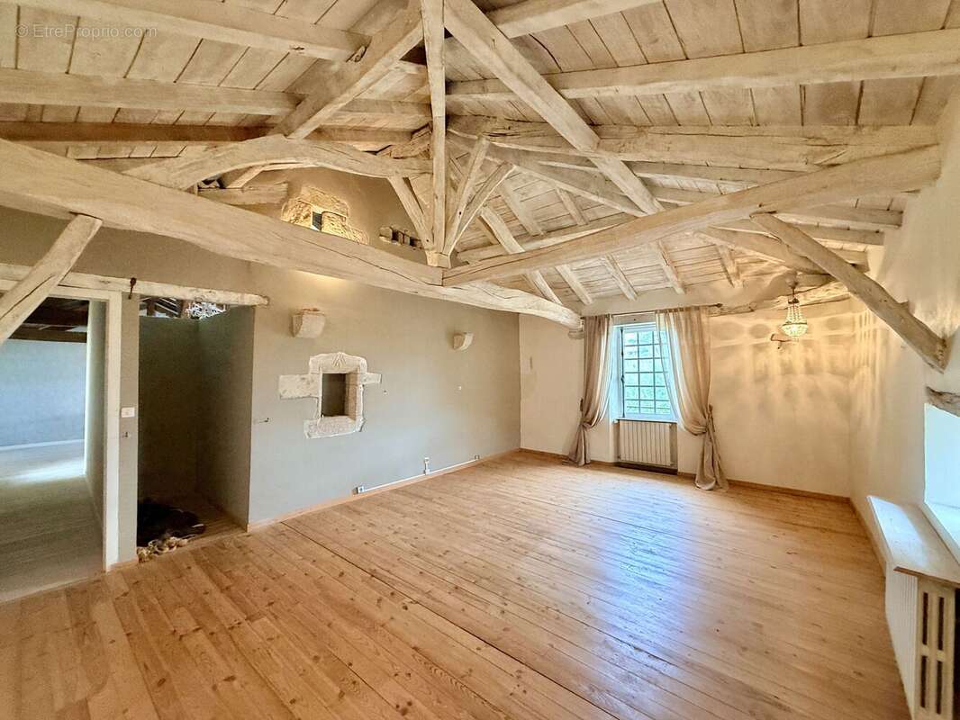 Photo 3 - Maison à NEUFFONS