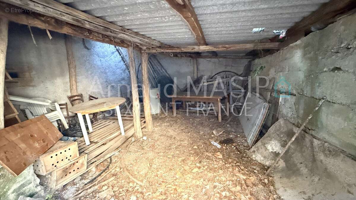 Grange a amenager, abri voiture, jardinet dans hameau prise - photo 13