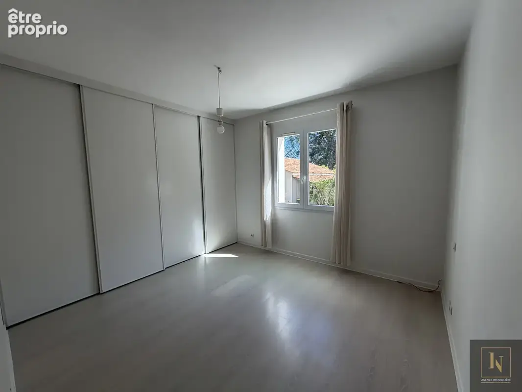 PORNIC, au calme et sur terrain de 2000 m2, maison non mitoyenne de 220 m2 avec vie de plain pied - photo 7