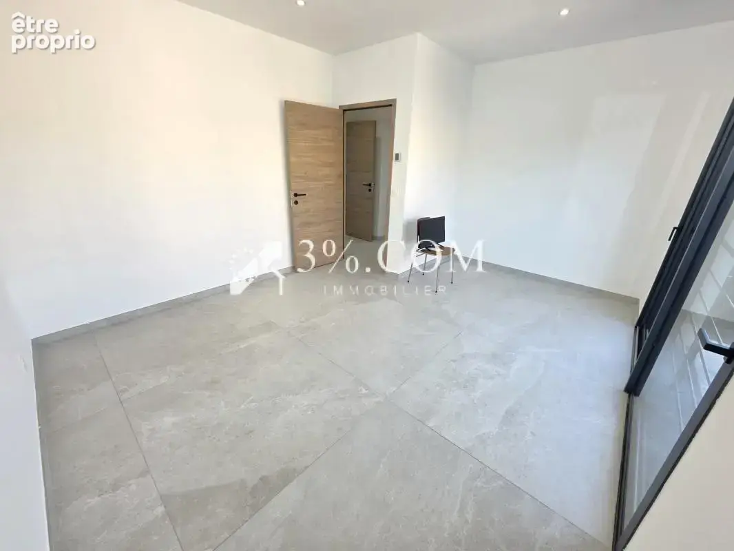 Grande villa neuve en plein centre-ville - photo 7