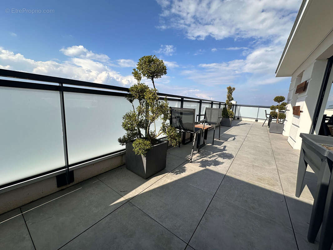 Superbe T4 dernier étage avec terrasse panoramique à Vétraz-Monthoux - photo 11