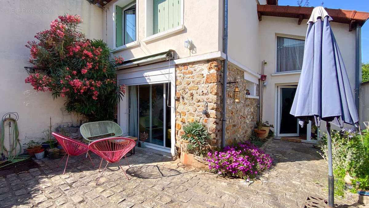 Maison à SAULX-LES-CHARTREUX