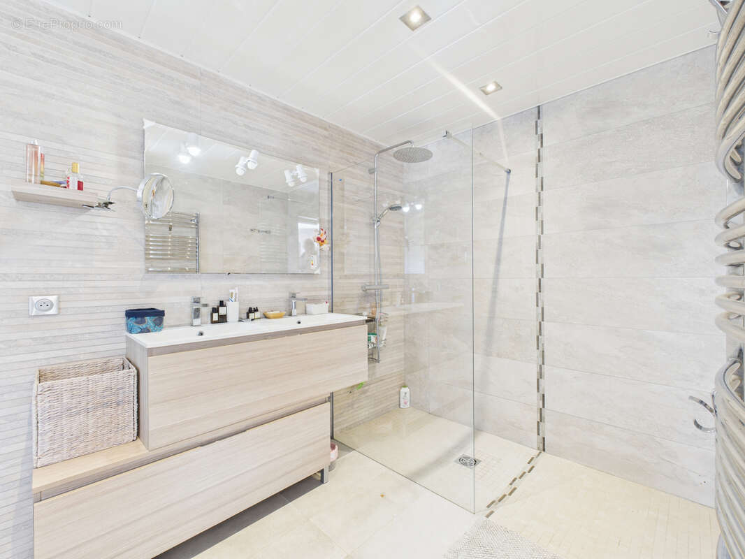 Maison à SOLLIES-TOUCAS