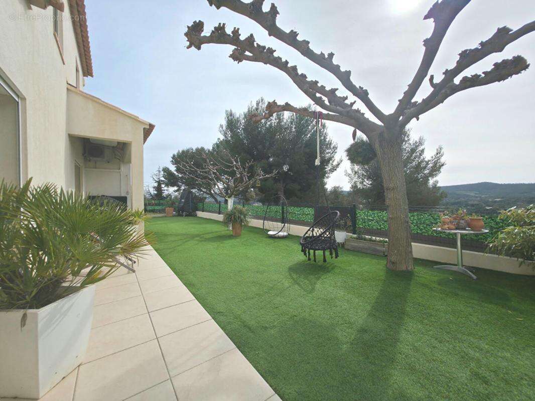 Maison à BORMES-LES-MIMOSAS