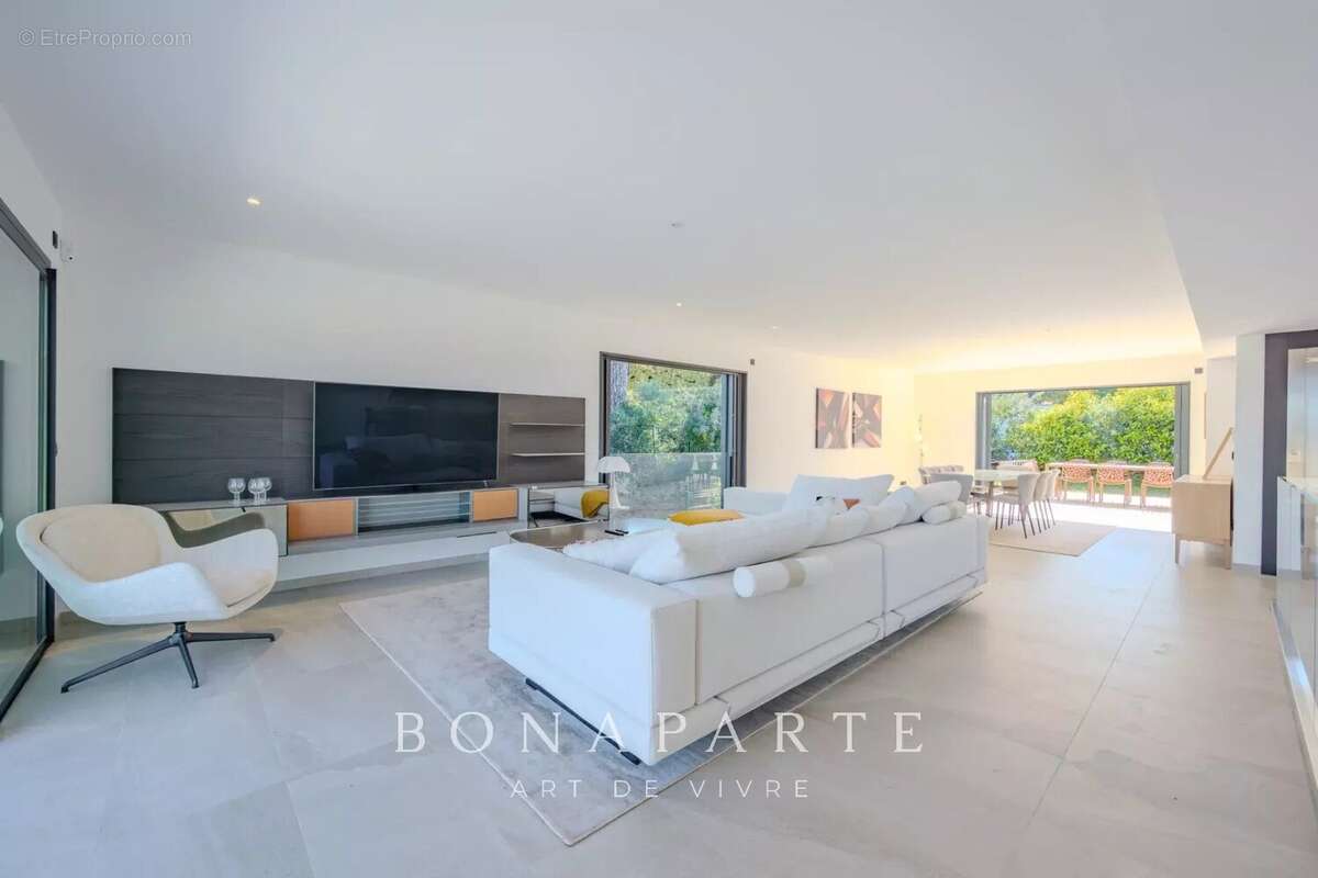 GASSIN - SAINT-TROPEZ Exclusivité : Magnifique villa-appartement en duplex avec très belle vue merUSIVITE : Magnifique "villa ap - photo 9