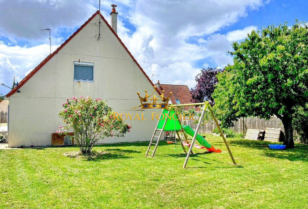 Pavillon de 104m² 3 chambres - Maison à DANGE-SAINT-ROMAIN