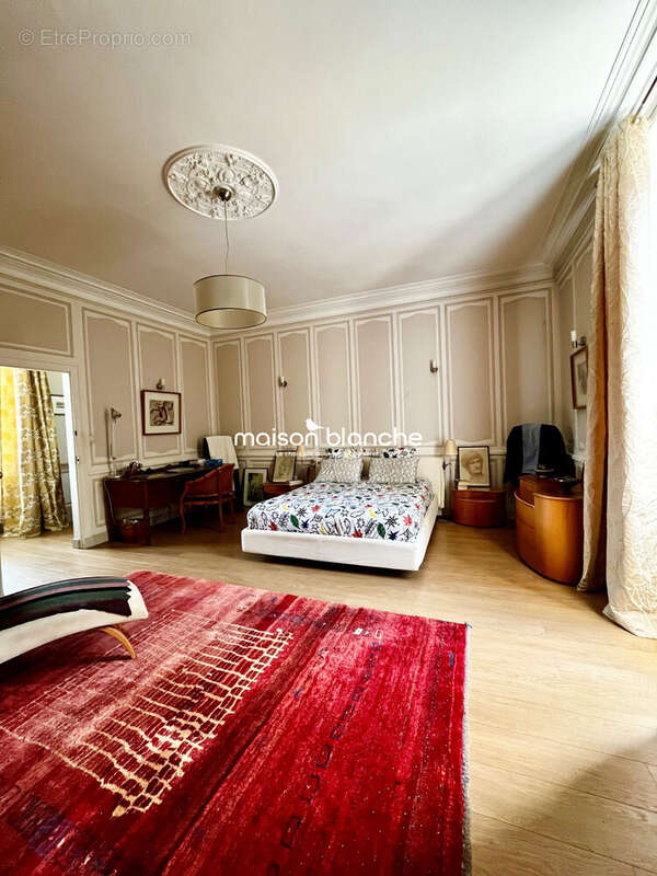 Maison 370 m² à Saint-Denis-La-Chevasse  - photo 9