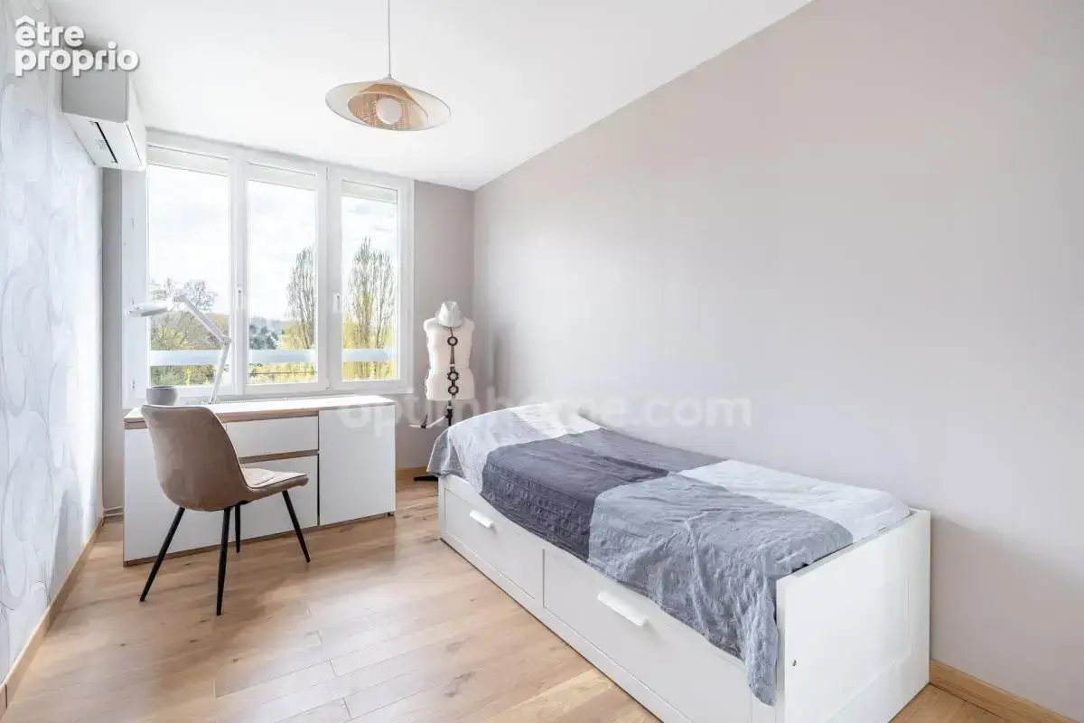 NEUVILLE SUR SAONE (69) -DUPLEX 123 m², 4 chambres, Dernier étage avec asc, Vue dégagée, DPE C - photo 8