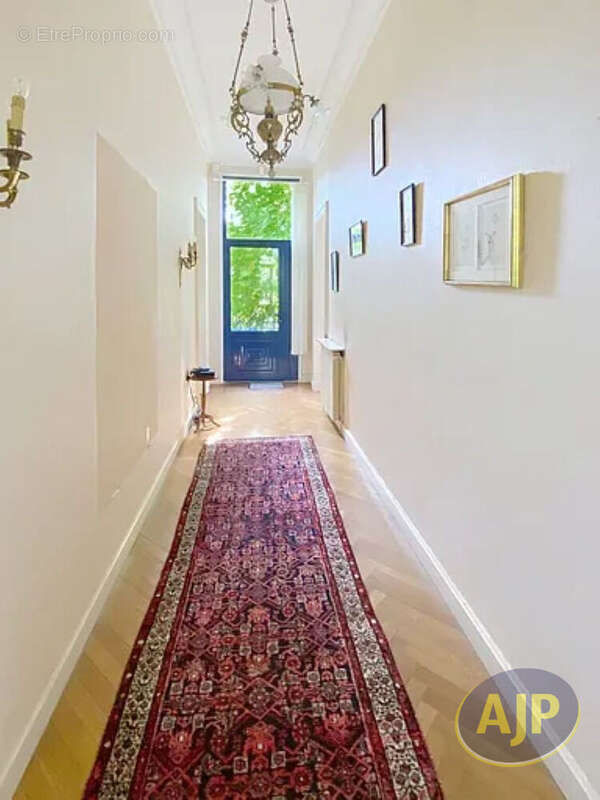 Maison de maître sur parcelle d'environ 1000m² - photo 11