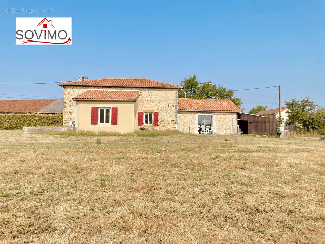 Laissez vous seduire par cette maison de campagne en pierre, nichée sur 3,41 ha en bord de rivière - photo 35